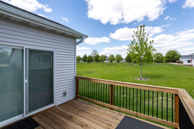 2446 Pheasant Creek Circle, Davenport, IA 52807