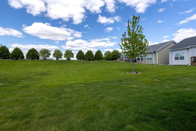 2446 Pheasant Creek Circle, Davenport, IA 52807