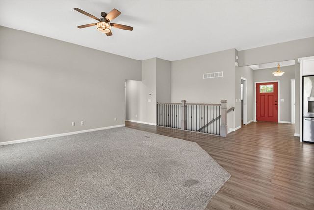 2446 Pheasant Creek Circle, Davenport, IA 52807