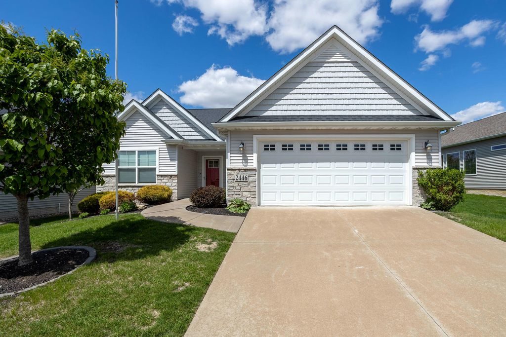 2446 Pheasant Creek Circle, Davenport, IA 52807