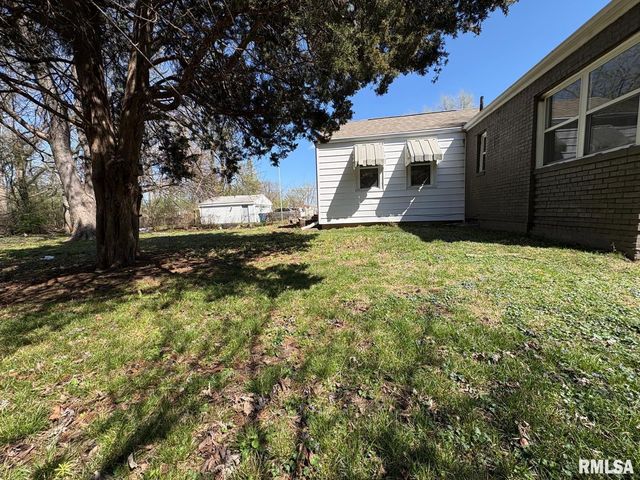 3229 E Enos Avenue, Springfield, IL 62702