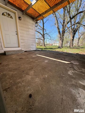 3229 E Enos Avenue, Springfield, IL 62702