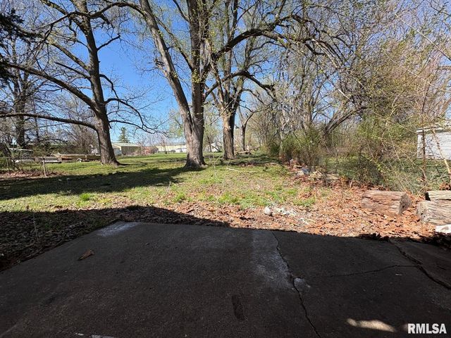 3229 E Enos Avenue, Springfield, IL 62702