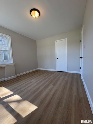 3229 E Enos Avenue, Springfield, IL 62702