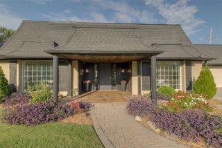 8625 Lakehurst Drive, Oklahoma City, OK 73120