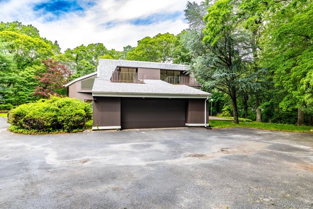 12 Lost Meadow Lane, Belle Terre, NY 11777