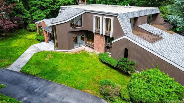 12 Lost Meadow Lane, Belle Terre, NY 11777