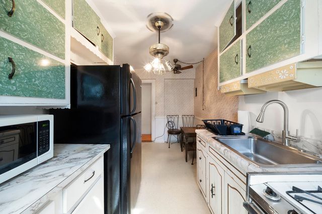 221 McDonald Ave Apt 4N, New York City, NY 11218