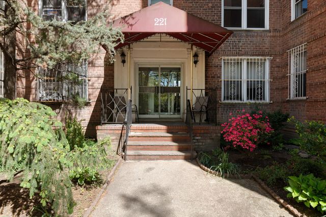 221 McDonald Ave Apt 4N, New York City, NY 11218