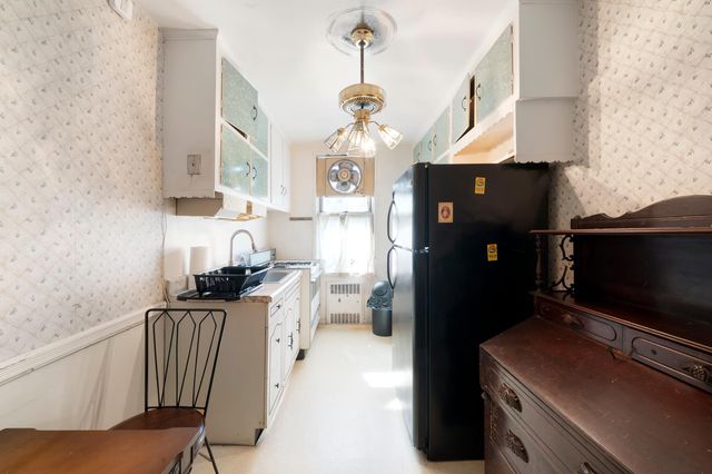 221 McDonald Ave Apt 4N, New York City, NY 11218