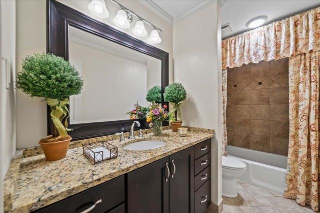 8359 DRURY LN, Germantown, TN 38139