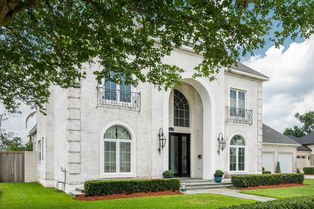 112 Menard Place, Thibodaux, LA 70301