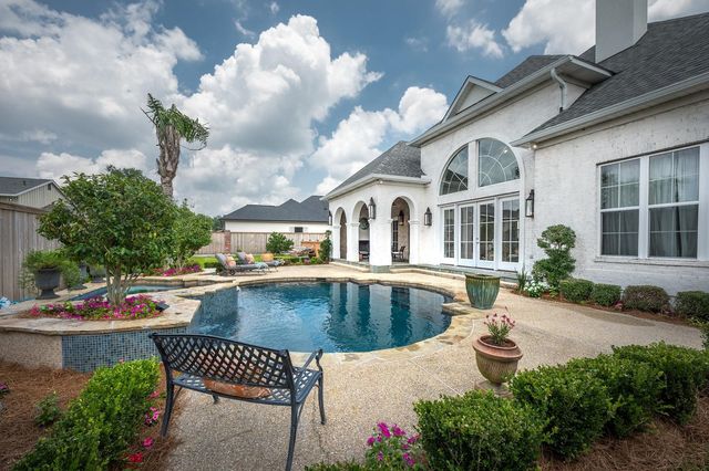 112 Menard Place, Thibodaux, LA 70301