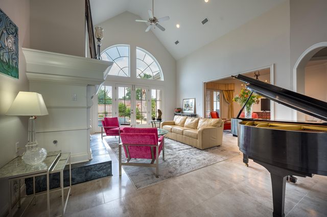 112 Menard Place, Thibodaux, LA 70301