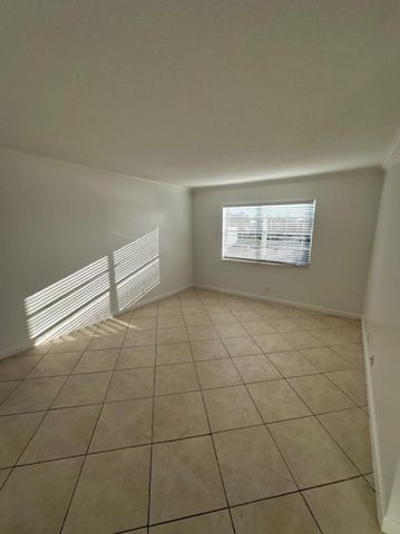 8 SE 19th Avenue 14, Pompano Beach, FL 33060