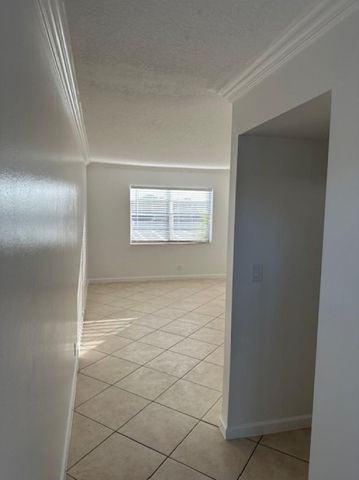 8 SE 19th Avenue 14, Pompano Beach, FL 33060