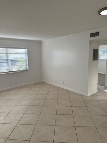 8 SE 19th Avenue 14, Pompano Beach, FL 33060