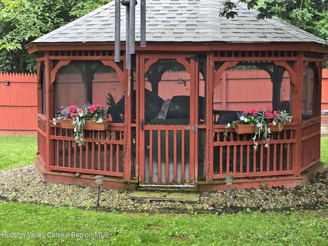 75 Oak Leaf Drive, Stuyvesant, NY 12173