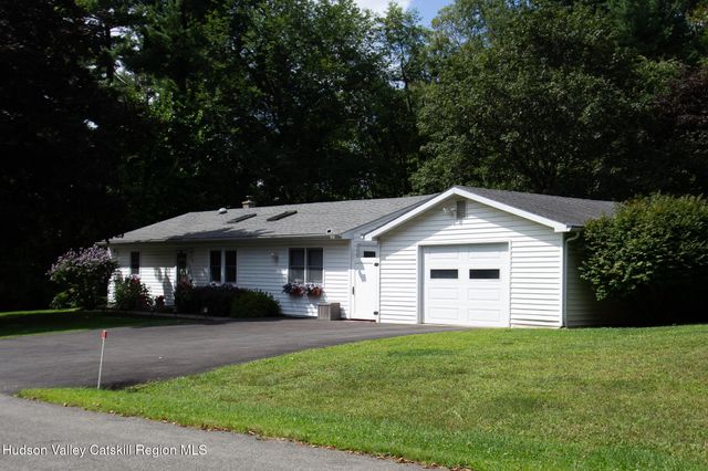 75 Oak Leaf Drive, Stuyvesant, NY 12173