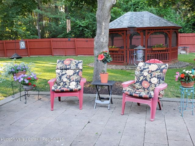 75 Oak Leaf Drive, Stuyvesant, NY 12173
