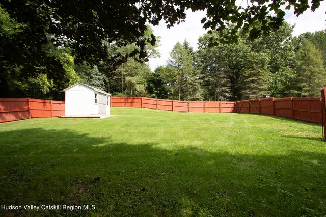 75 Oak Leaf Drive, Stuyvesant, NY 12173