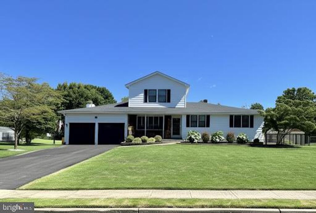 3 WOODFIELD LA, Allentown, NJ 08501