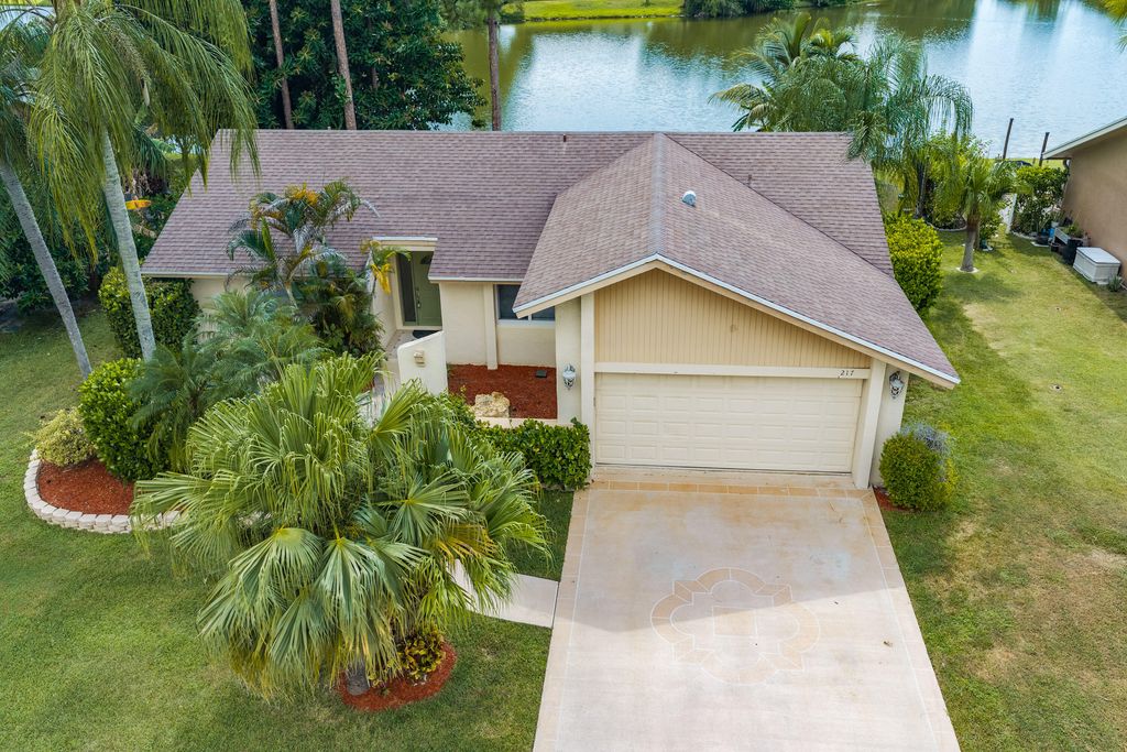 217 PARKWOOD Drive S, Royal Palm Beach, FL 33411