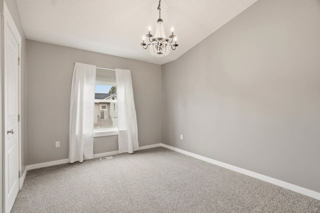 7822 N Ash Ln, Spokane, WA 99208