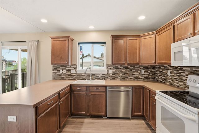 7822 N Ash Ln, Spokane, WA 99208