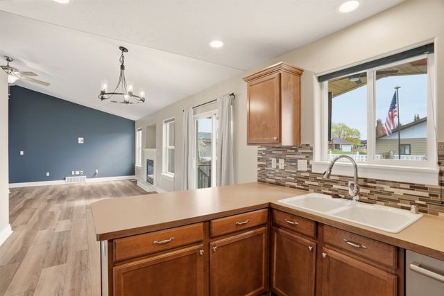 7822 N Ash Ln, Spokane, WA 99208