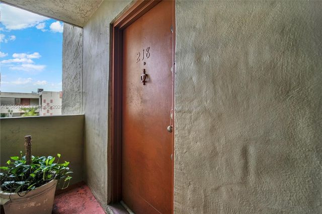 9390 W Flagler Street 218F, Miami, FL 33174