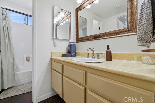 2123 Temple Avenue, Signal Hill, CA 90755