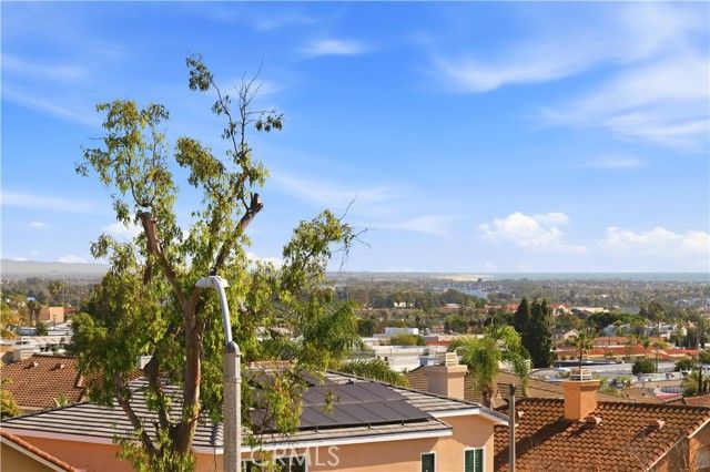 2123 Temple Avenue, Signal Hill, CA 90755