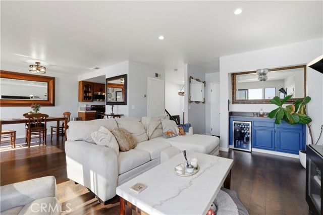 2123 Temple Avenue, Signal Hill, CA 90755