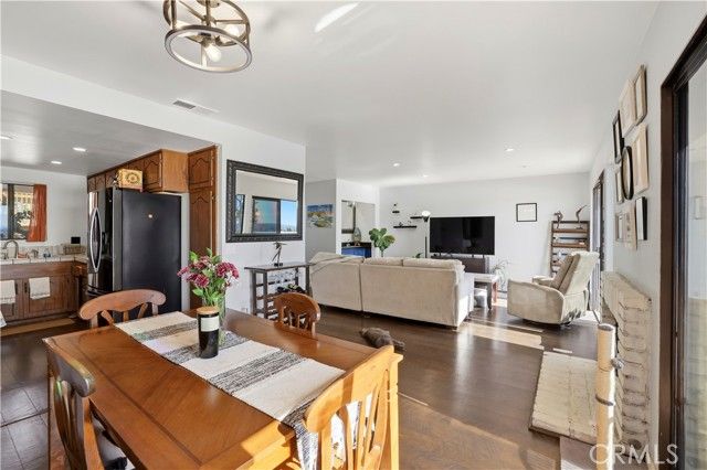 2123 Temple Avenue, Signal Hill, CA 90755