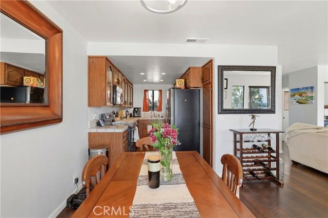 2123 Temple Avenue, Signal Hill, CA 90755