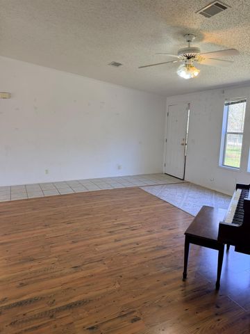 185 Peace Pipe, Smithville, TX 78957