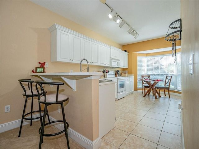 1700 42nd Square 101, Vero Beach, FL 32960