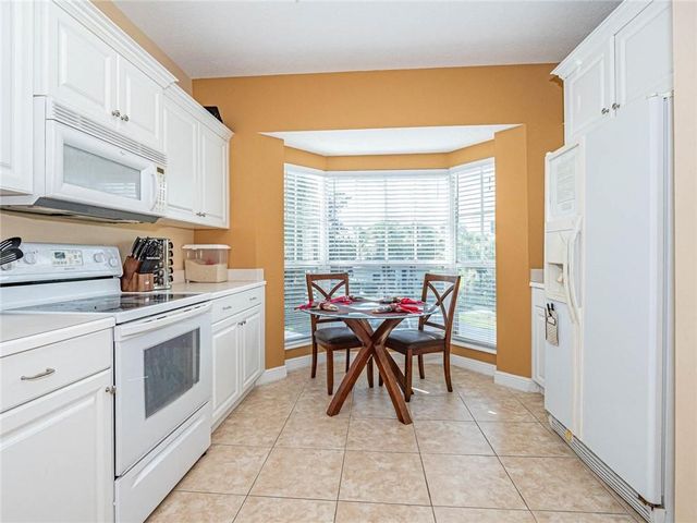 1700 42nd Square 101, Vero Beach, FL 32960