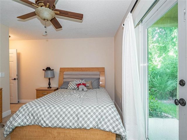 1700 42nd Square 101, Vero Beach, FL 32960