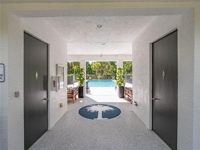 1700 42nd Square 101, Vero Beach, FL 32960