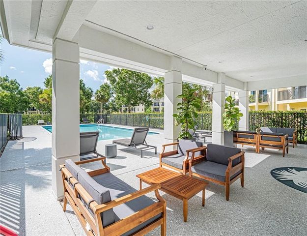 1700 42nd Square 101, Vero Beach, FL 32960