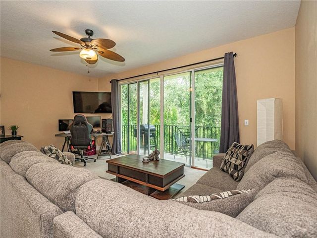 1700 42nd Square 101, Vero Beach, FL 32960