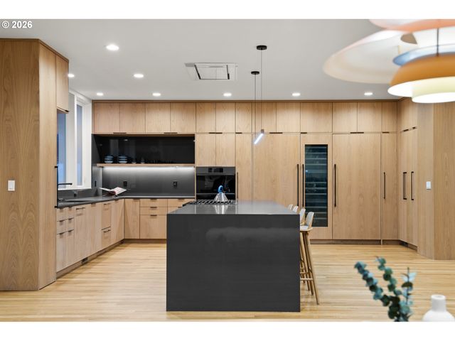 13191 Se Regency View St, Happy Valley, OR 97086