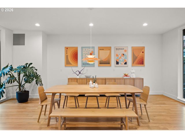 13191 Se Regency View St, Happy Valley, OR 97086