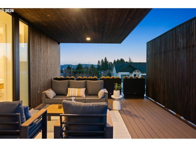 13191 Se Regency View St, Happy Valley, OR 97086