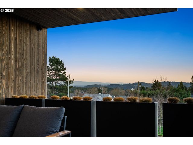 13191 Se Regency View St, Happy Valley, OR 97086