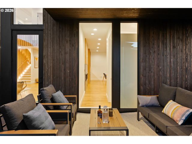 13191 Se Regency View St, Happy Valley, OR 97086