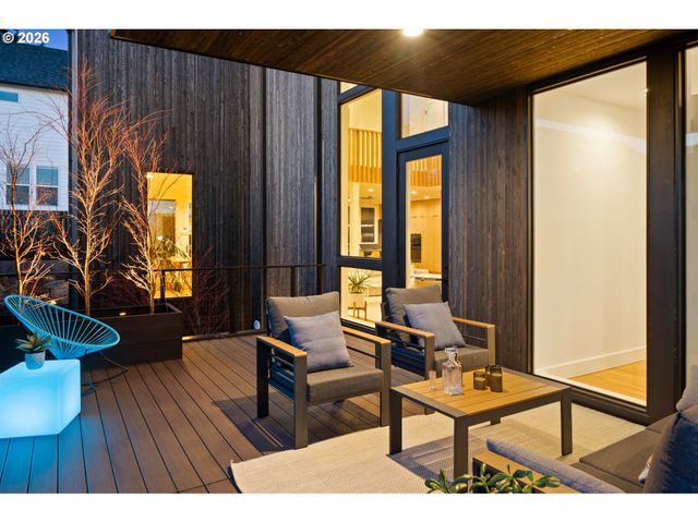 13191 Se Regency View St, Happy Valley, OR 97086