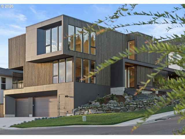 13191 Se Regency View St, Happy Valley, OR 97086